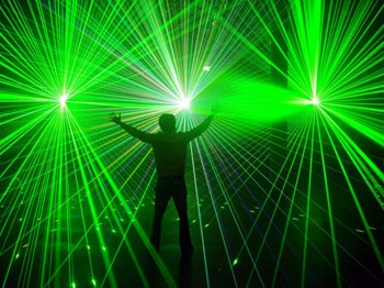 Imagem: https://www.sciencesetavenir.fr/sante/cerveau-et-psy/migraine-la-lumiere-verte-a-la-rescousse-des-photophobes_104413