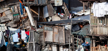 Imagem: https://lausanne.org/pt-br/report/o-que-e-justo-e-correto/pobreza-e-lacunas-de-acesso